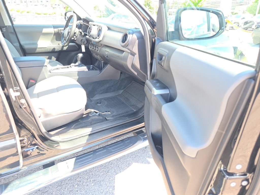 Used 2022 Toyota Tacoma SR5 AWD/4WD image 9