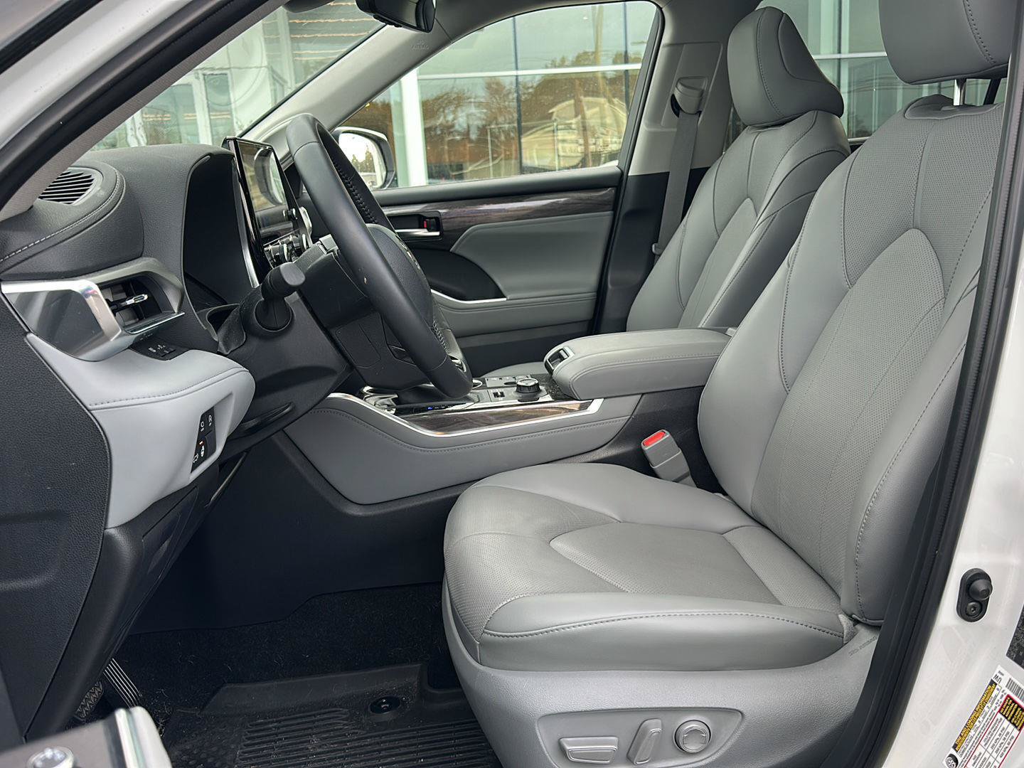 Used 2026 Toyota Highlander Limited AWD/4WD image 9