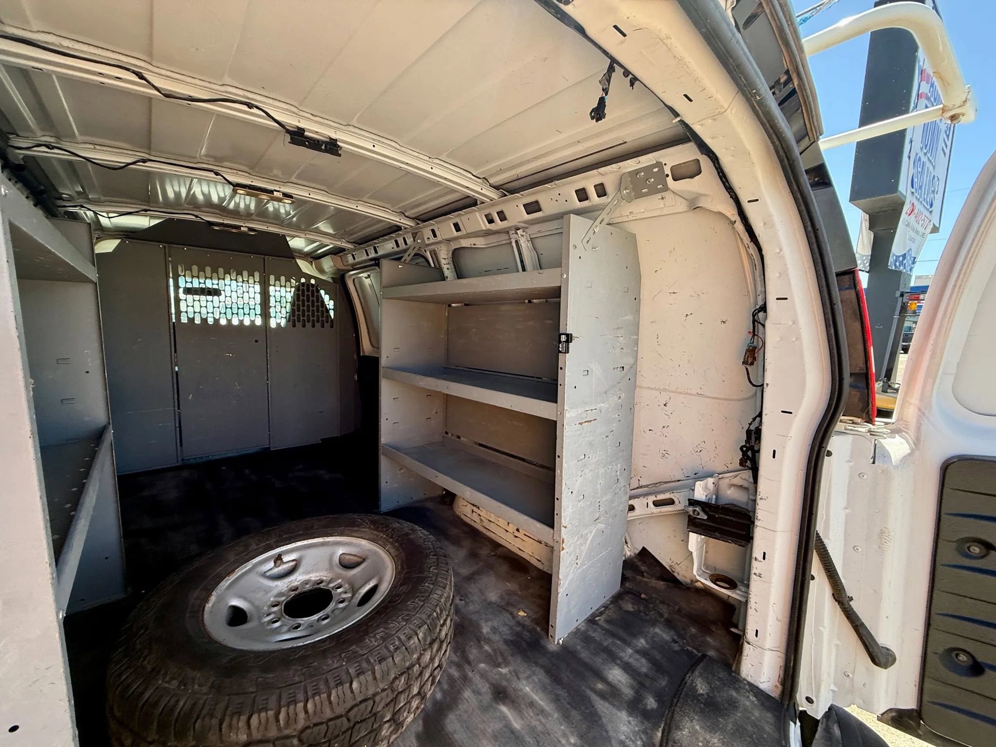 Used 2017 Chevrolet Express 2500 Van 3D image 15