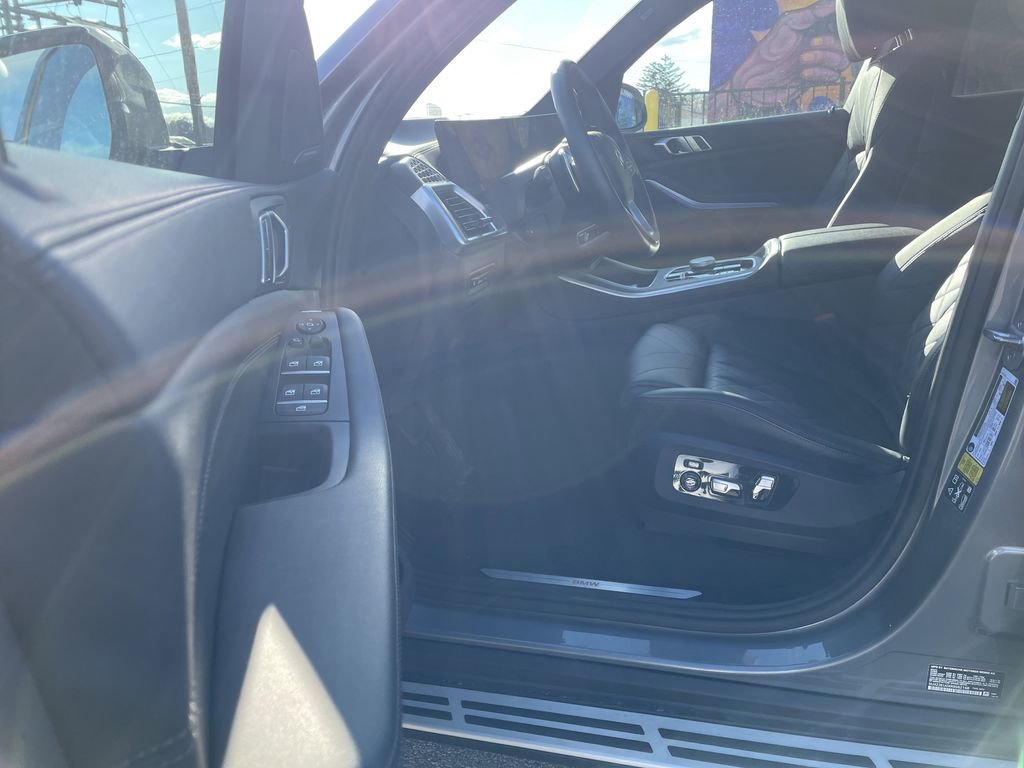 Used 2024 BMW X5 xDrive40i w/ Premium Package image 14