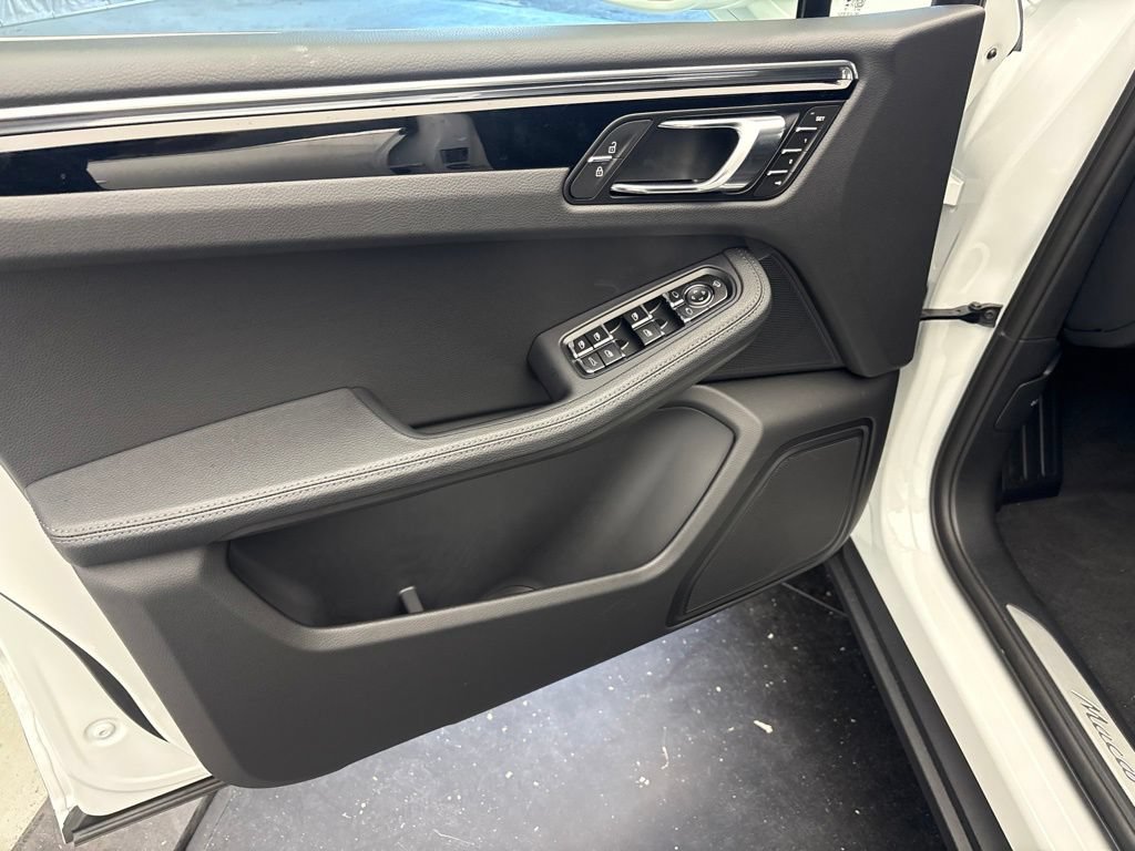 New 2026 Porsche Macan S AWD/4WD image 4