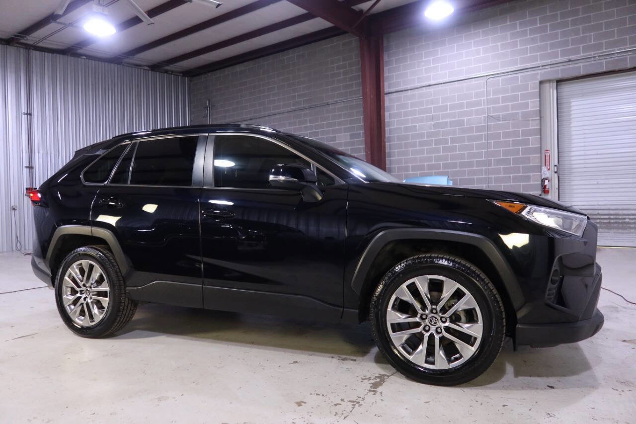 Used 2020 Toyota RAV4 XLE Premium image 7