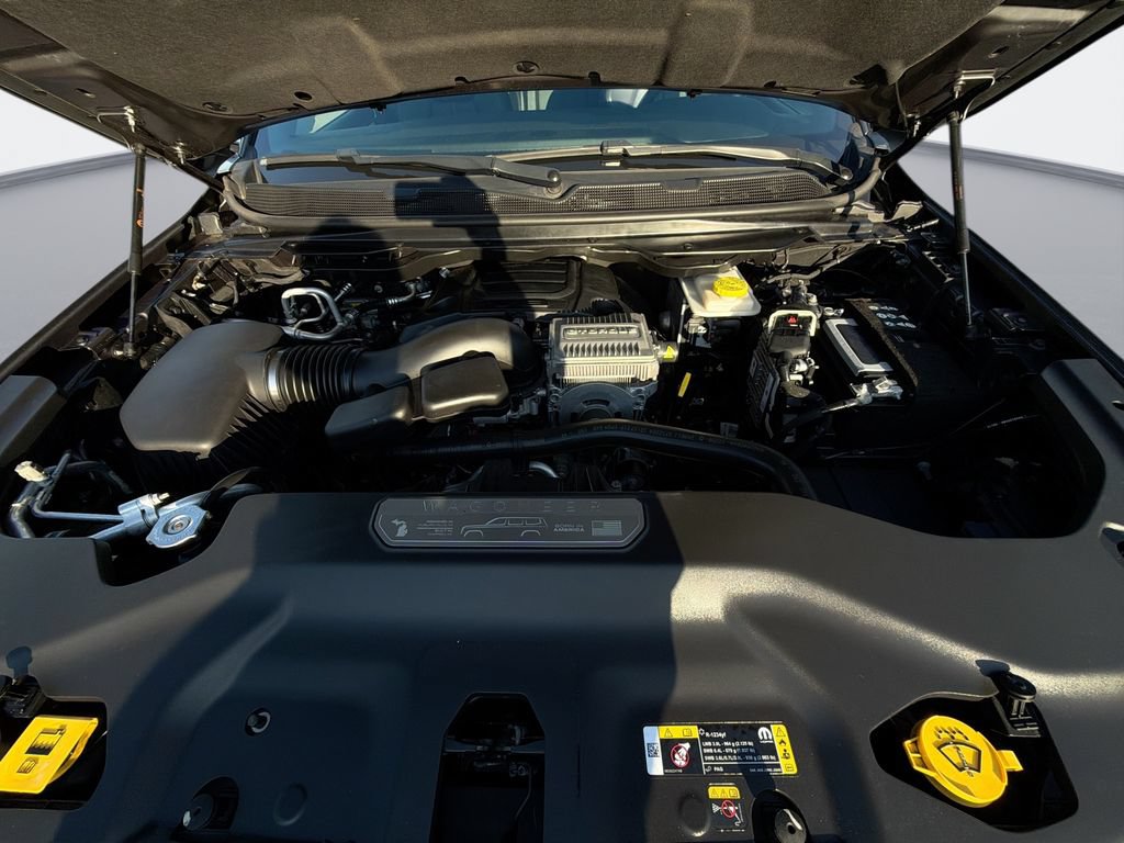 Used 2023 Jeep Wagoneer 4WD w/ Premium Group I image 18