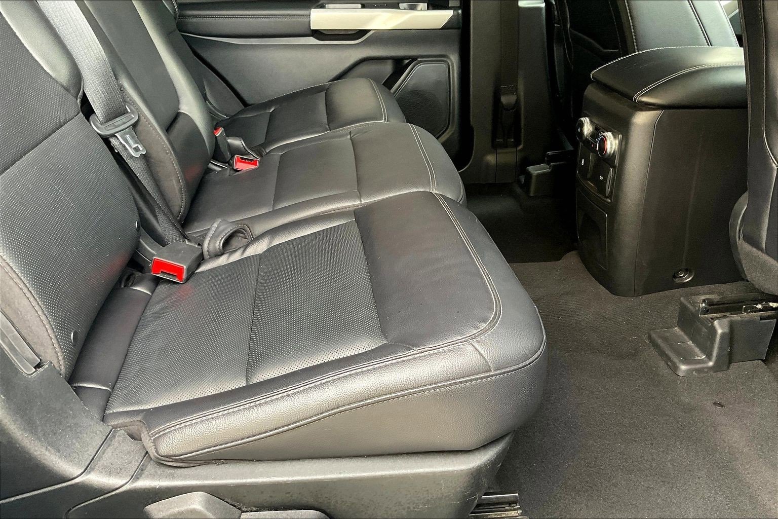 Used 2023 Ford Explorer Limited image 18