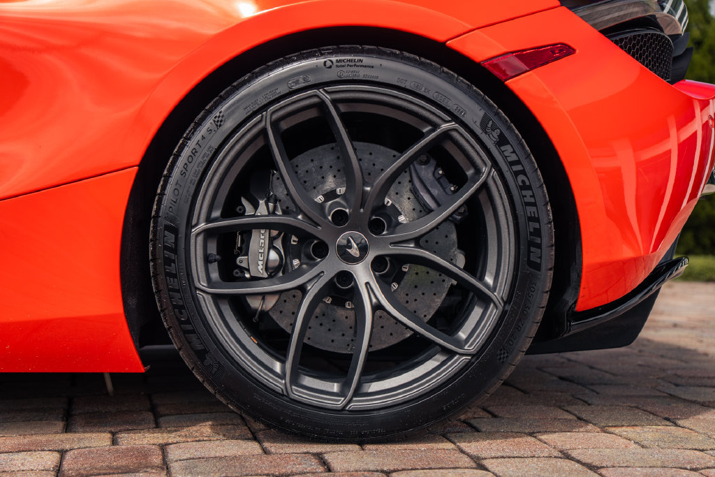 Used 2021 McLaren 720S Performance RWD image 17