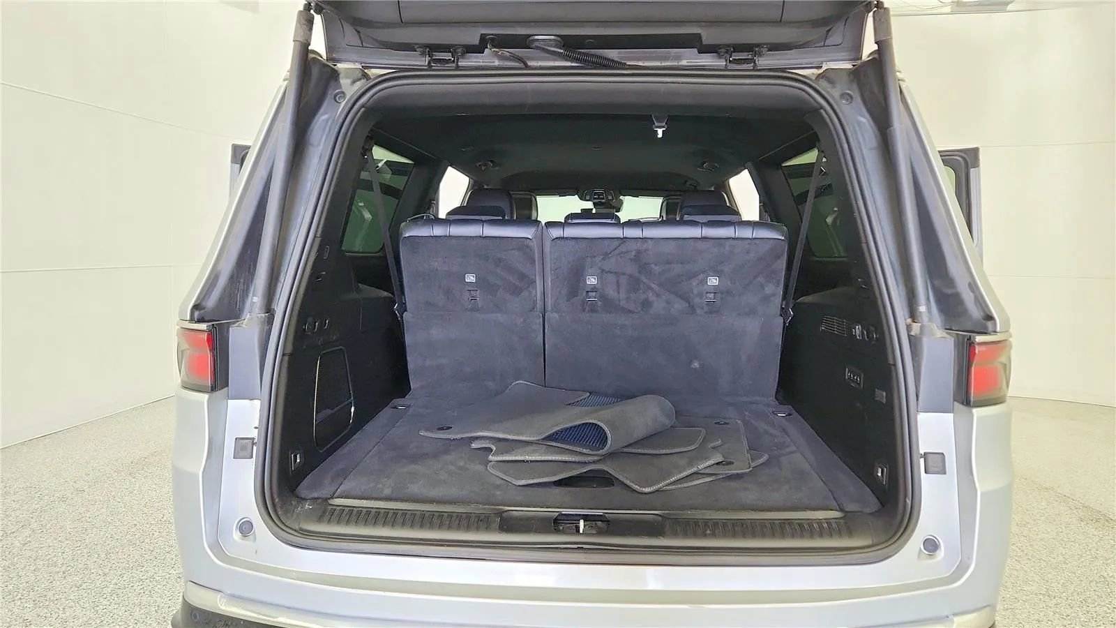 Used 2024 Jeep Wagoneer L Series II w/ Flexible Seating Group image 19