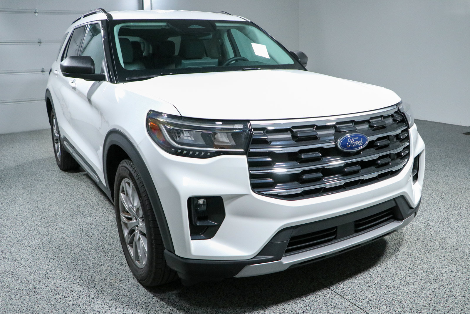 Used 2025 Ford Explorer Active w/ Active Comfort Package AWD/4WD image 5