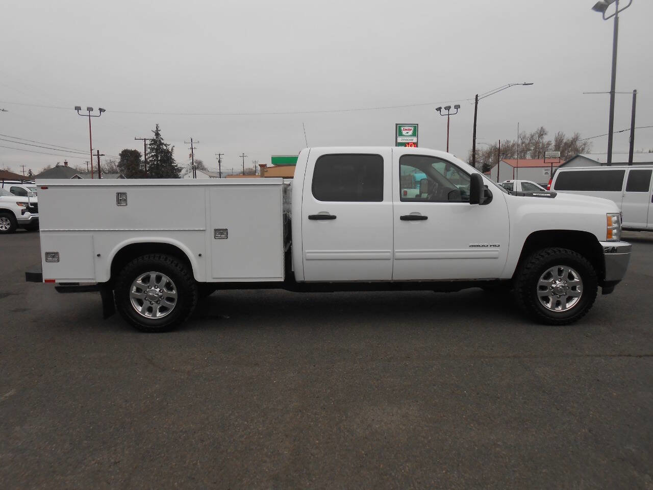 Used 2011 Chevrolet Silverado 3500 LT AWD/4WD image 2