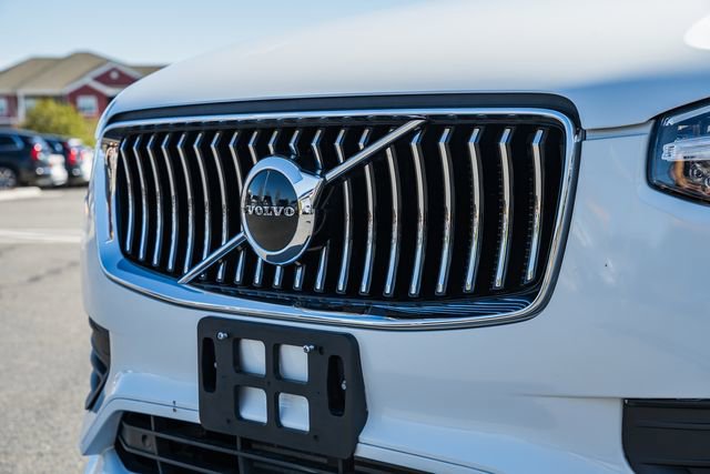 Certified 2022 Volvo XC90 T6 Momentum w/ Climate Package image 12
