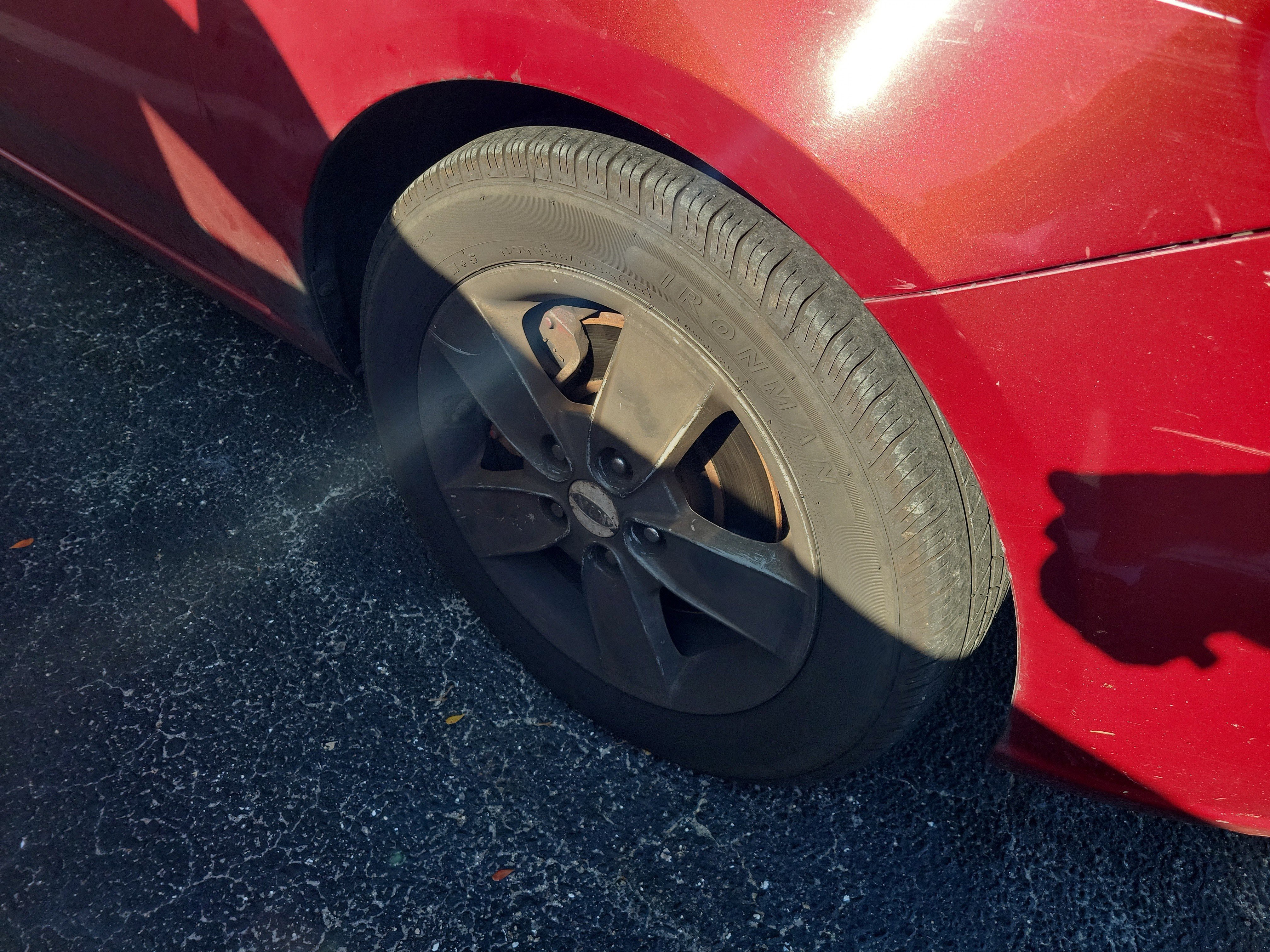 Used 2011 Kia Forte SX w/ Leather Pkg FWD image 8