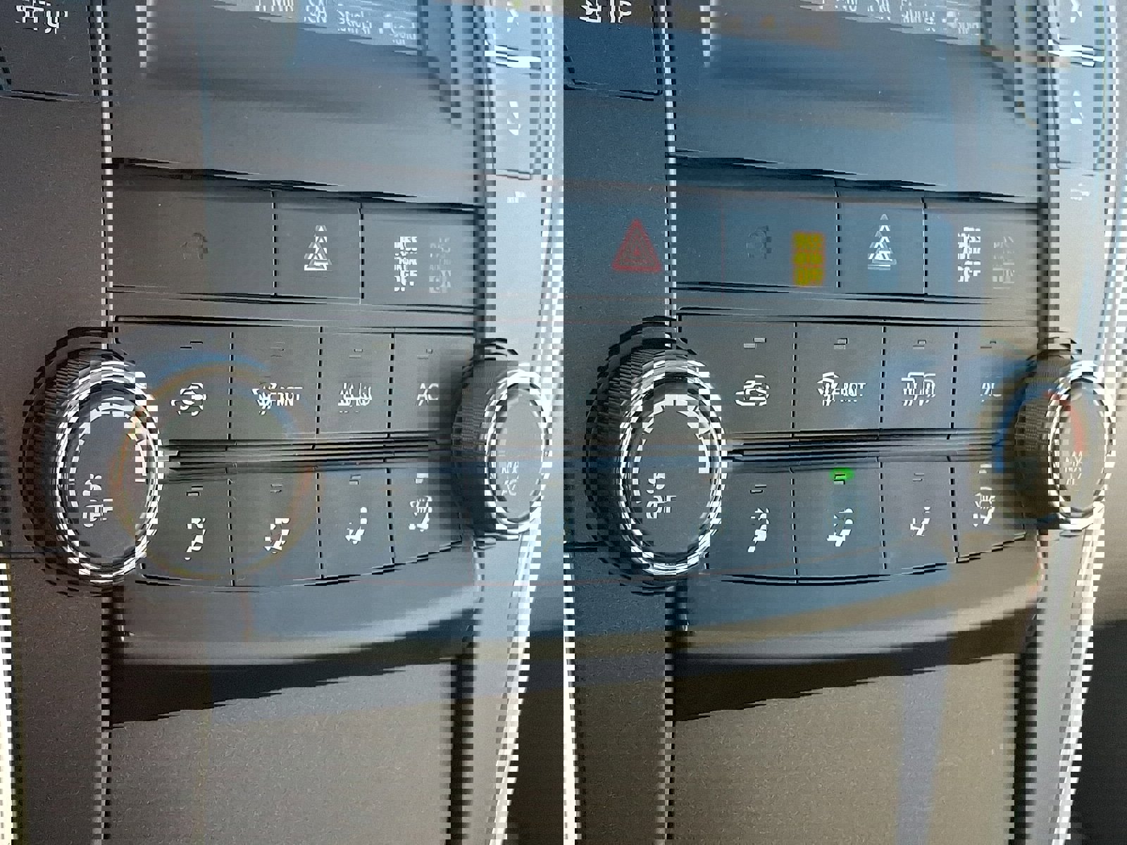 Used 2015 Toyota Camry LE image 14