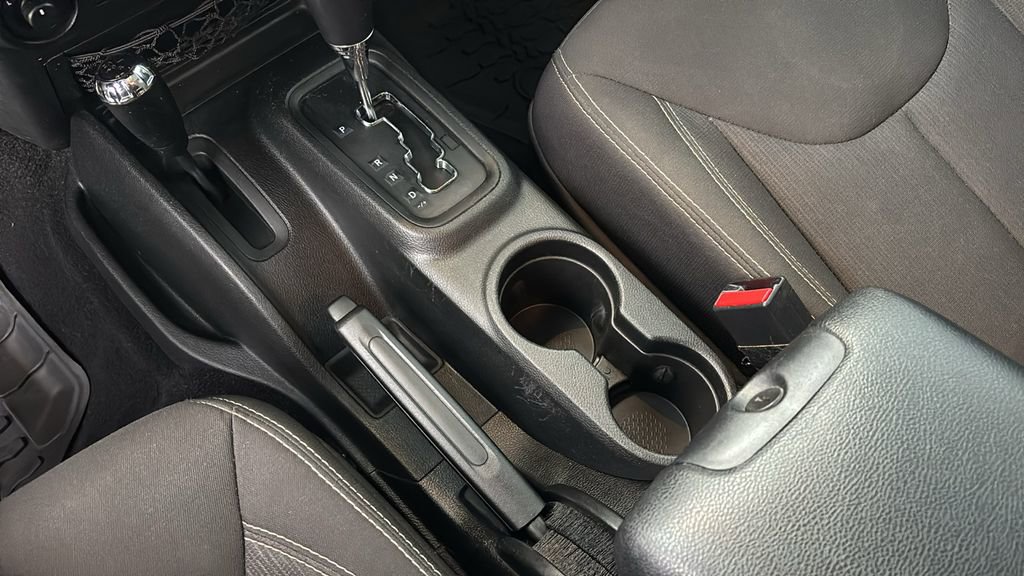 Used 2017 Jeep Wrangler Sahara image 22