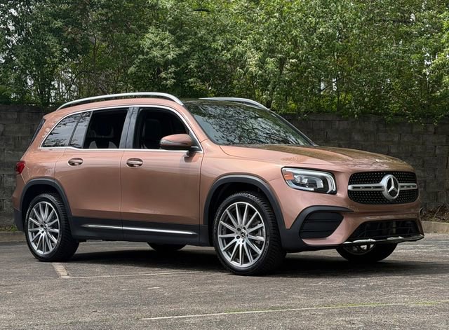 Used 2022 Mercedes-Benz GLB 250 4MATIC image 2