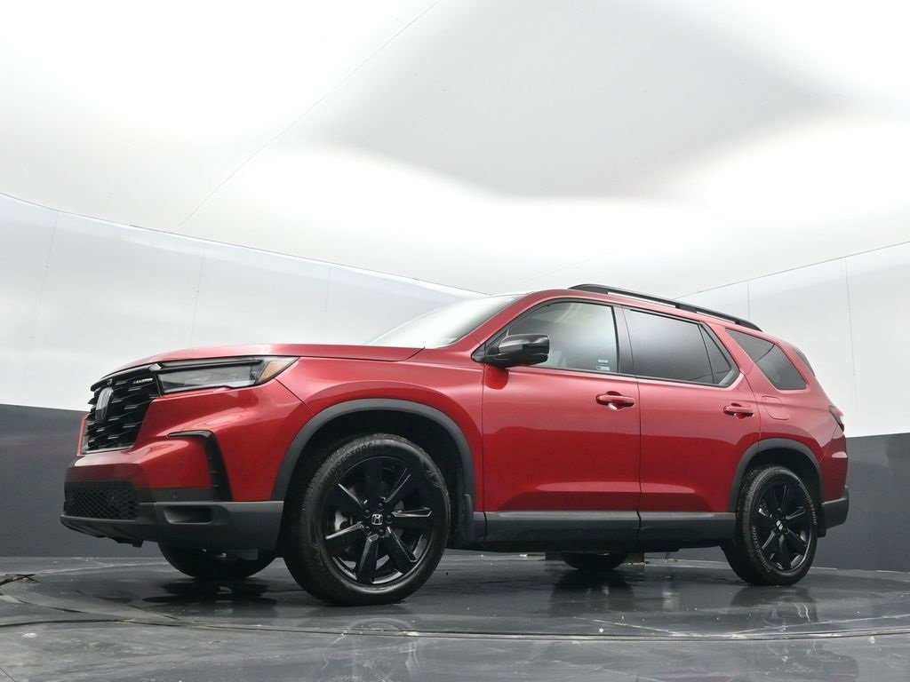 Certified 2025 Honda Pilot Black Edition image 11