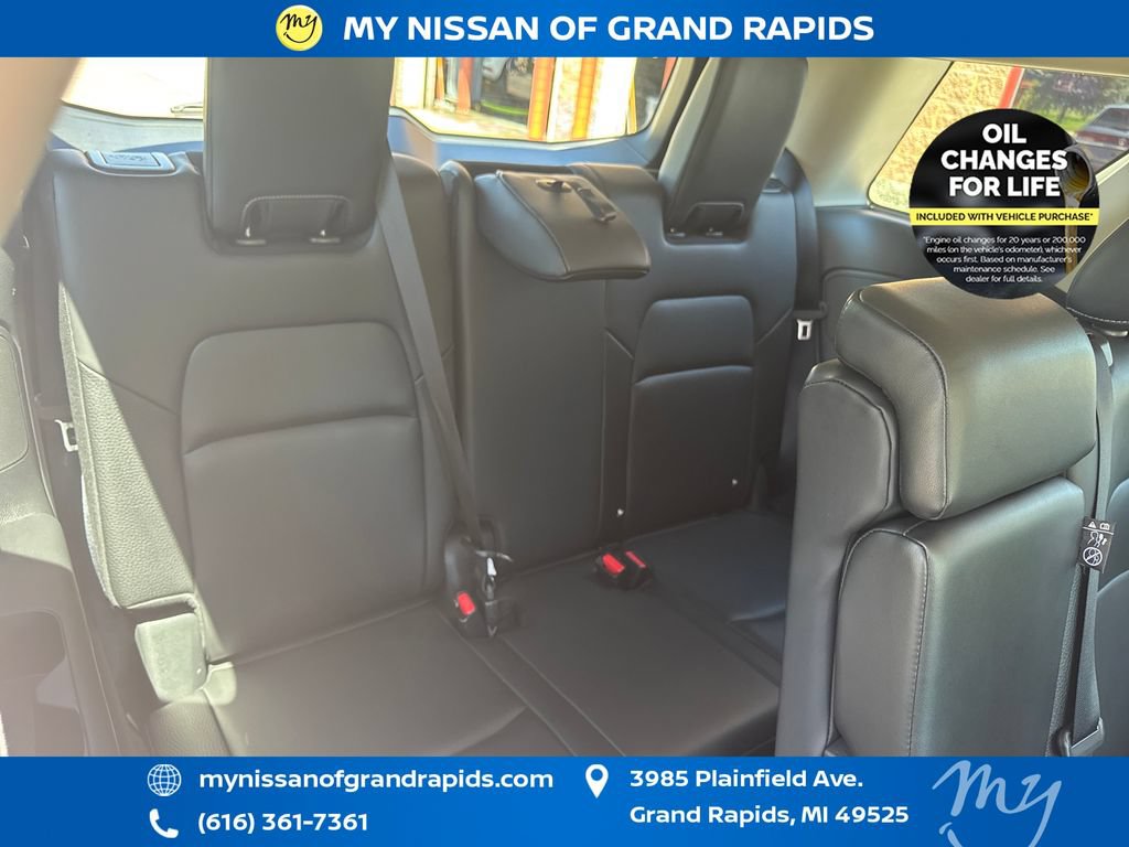 Used 2025 Nissan Pathfinder SL AWD/4WD image 25