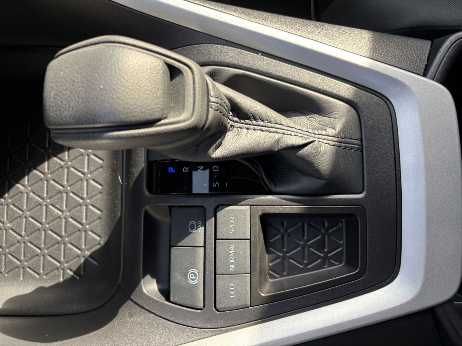 Used 2025 Toyota RAV4 XLE w/ Weather Package FWD image 39