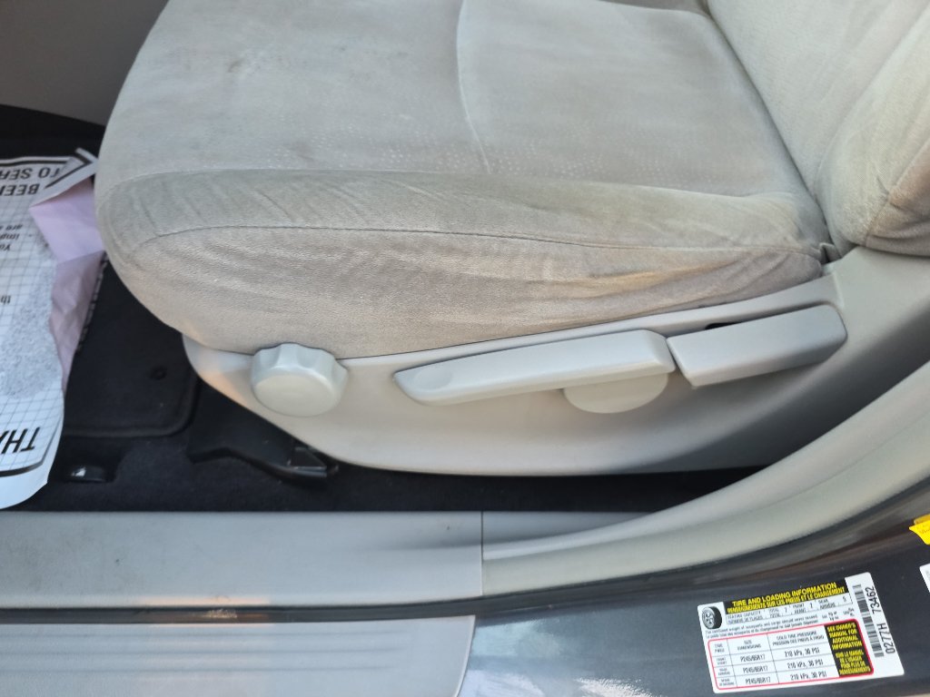 Used 2013 Toyota Highlander FWD image 12