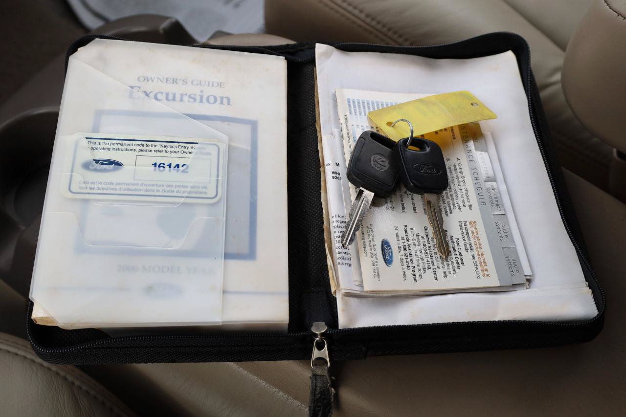 Used 2000 Ford Excursion XLT AWD/4WD image 12