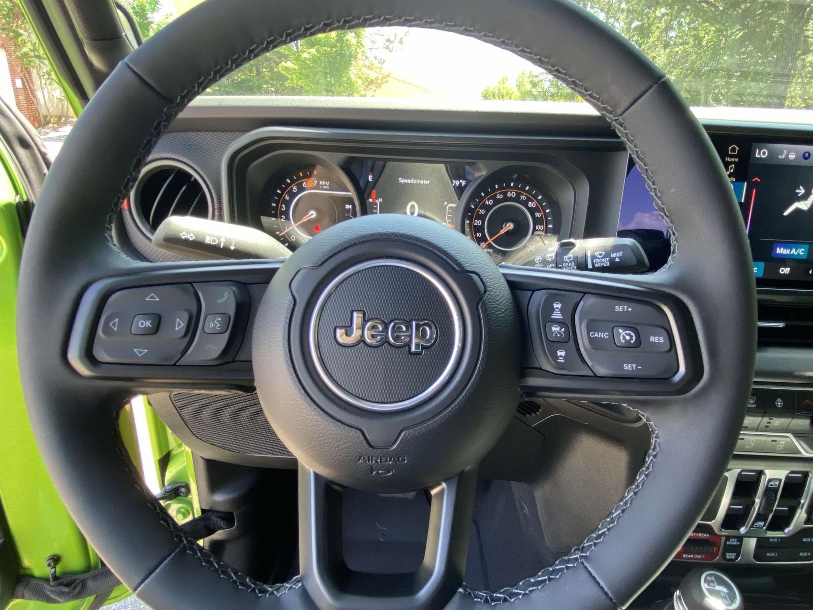 New 2025 Jeep Wrangler Unlimited Rubicon w/ Technology Group image 20