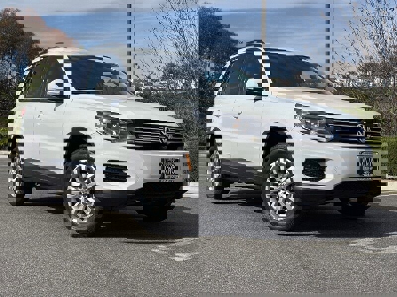 Used 2016 Volkswagen Tiguan S image 9