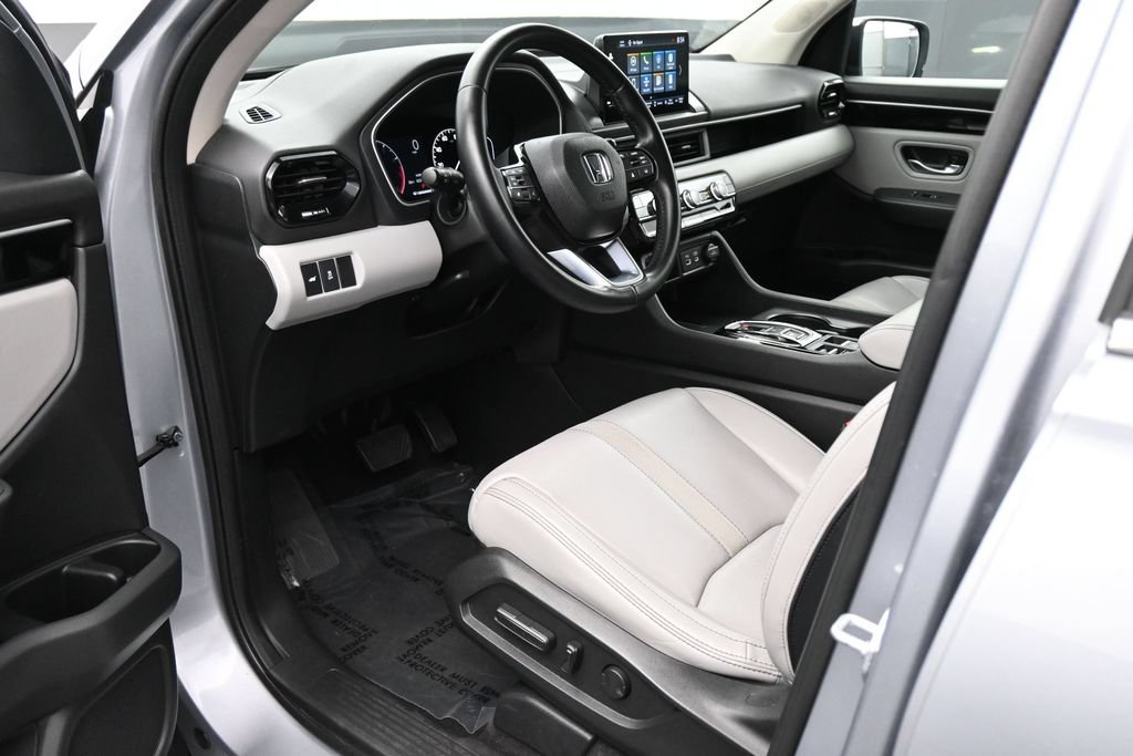 Used 2023 Honda Pilot EX-L image 2