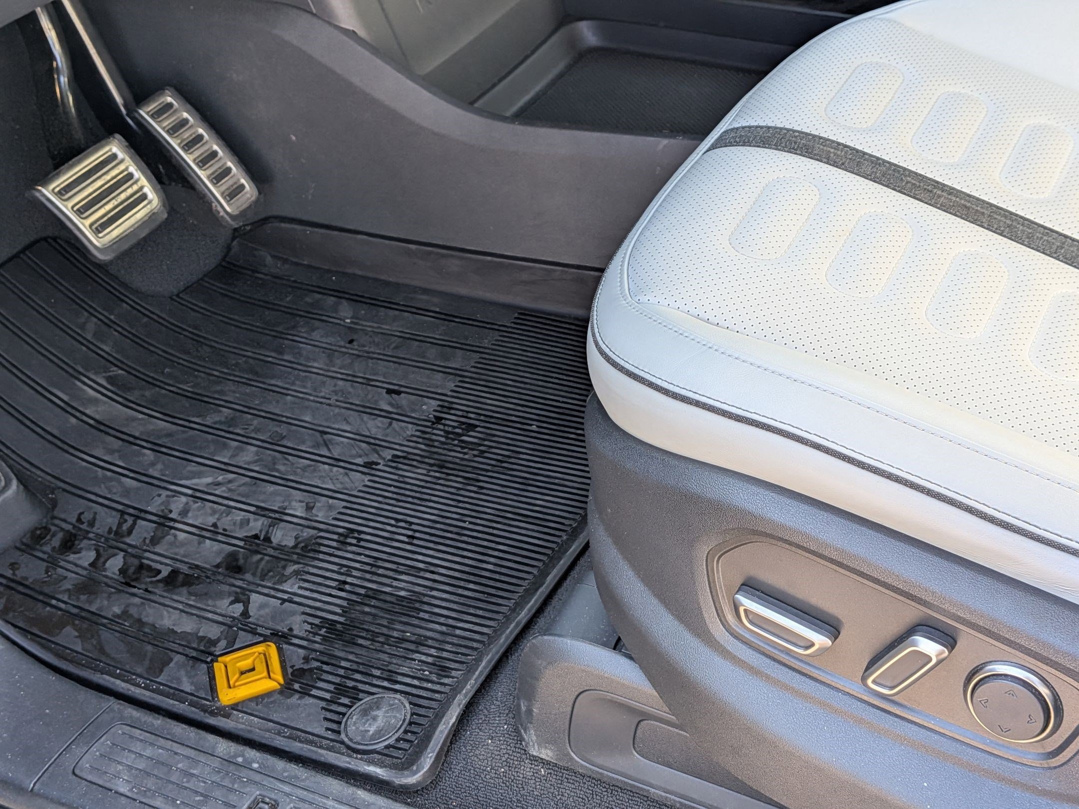 Used 2024 Rivian R1T Adventure image 16