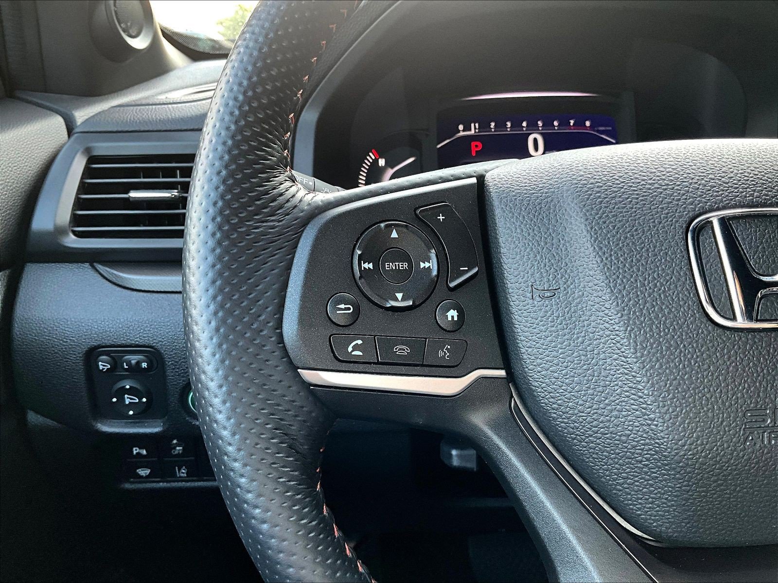 Used 2025 Honda Passport TrailSport image 11
