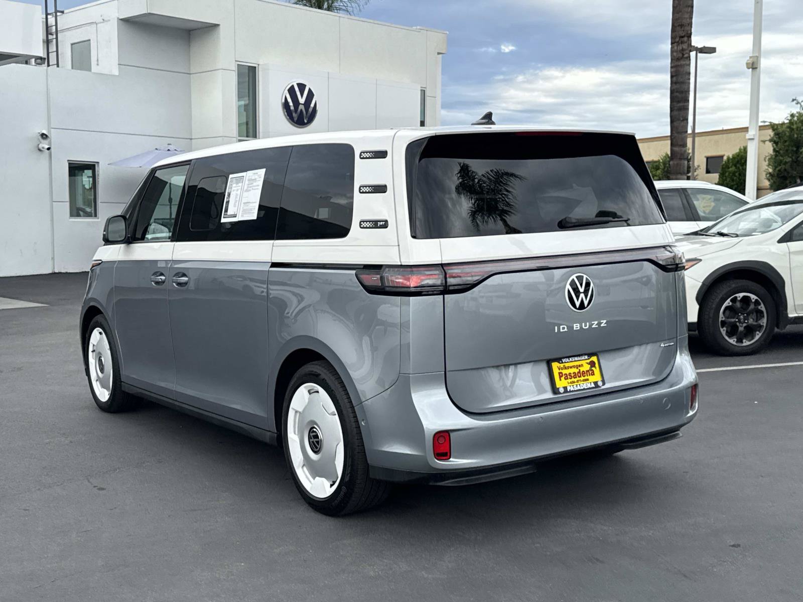 Certified 2025 Volkswagen ID. Buzz 1st Edition AWD/4WD image 3