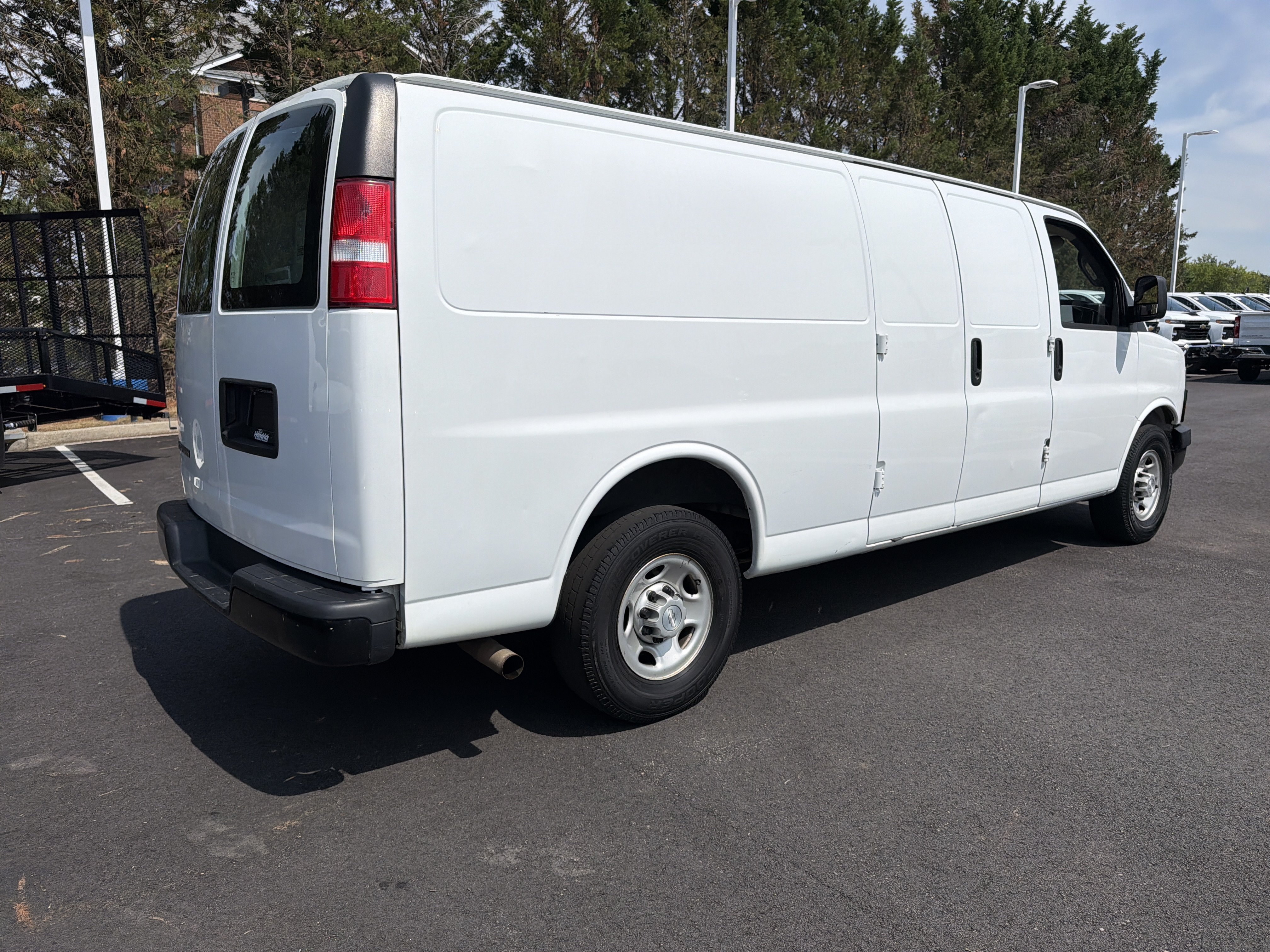 Used 2018 Chevrolet Express 2500 Extended RWD image 10