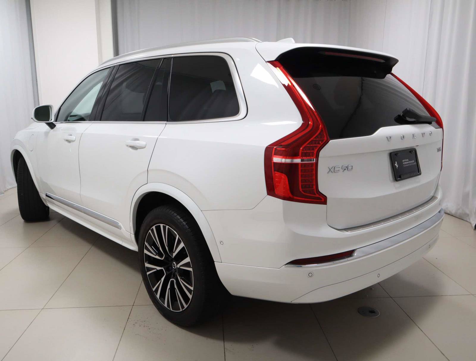 Used 2025 Volvo XC90 T8 Plus w/ Protection Package Premier AWD/4WD image 3