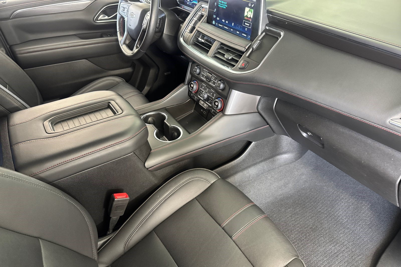 Used 2022 Chevrolet Tahoe RST w/ Luxury Package AWD/4WD image 32