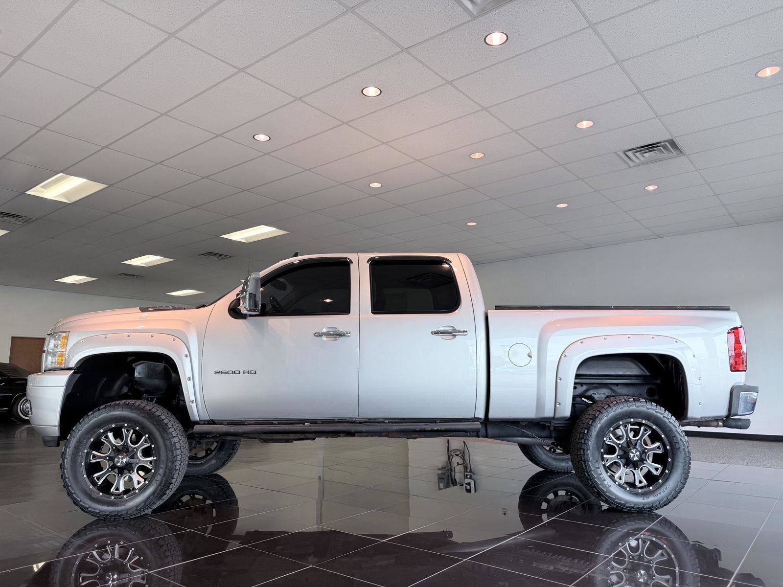 Used 2014 Chevrolet Silverado 2500 LTZ w/ LTZ Plus Package AWD/4WD image 17