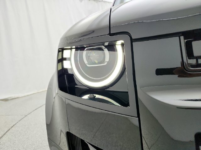 New 2026 Land Rover Defender 110 X-Dynamic SE AWD/4WD image 34