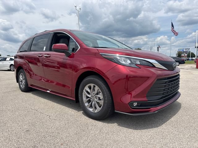 New 2026 Toyota Sienna XLE FWD image 9