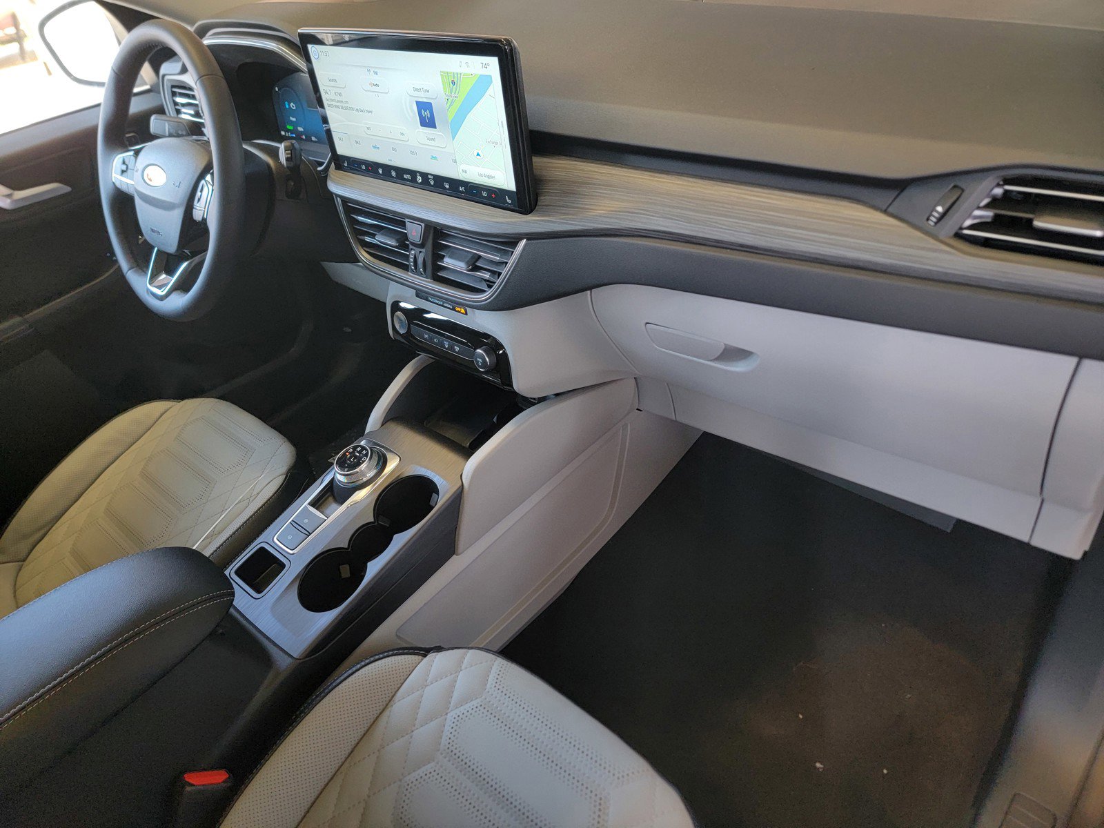 New 2024 Ford Escape SE w/ PHEV Premium Package image 16