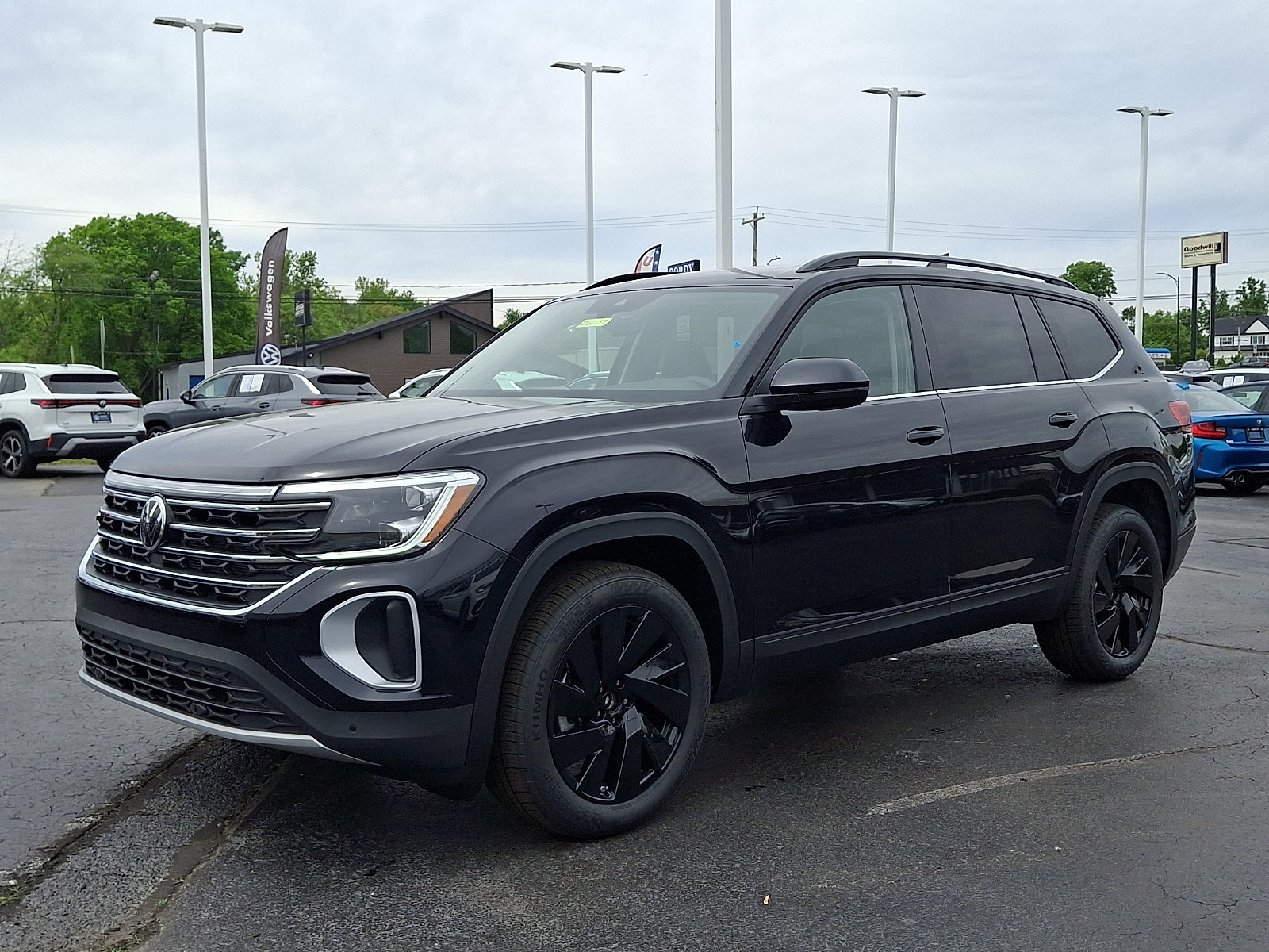 New 2026 Volkswagen Atlas SE AWD/4WD image 2