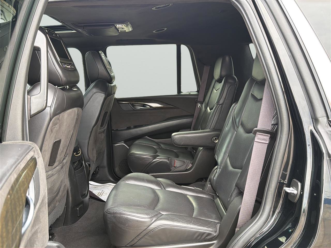 Used 2017 Cadillac Escalade Platinum AWD/4WD image 22
