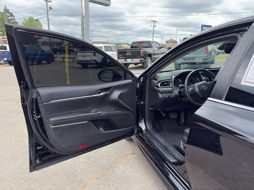 Used 2023 Toyota Camry SE image 17