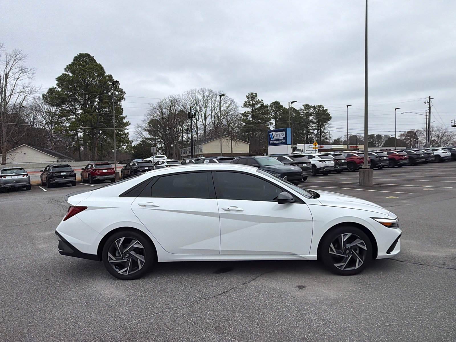 Certified 2025 Hyundai Elantra SEL FWD image 4