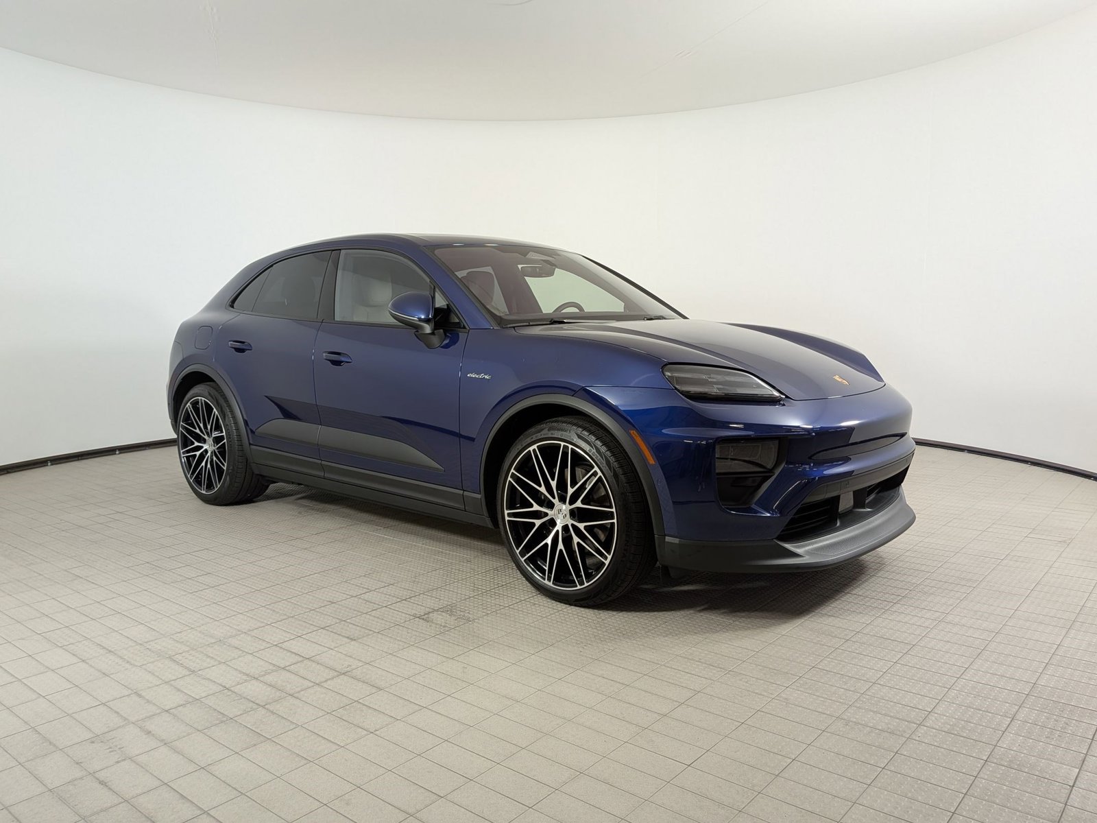 Certified 2025 Porsche Macan Electric RWD image 5
