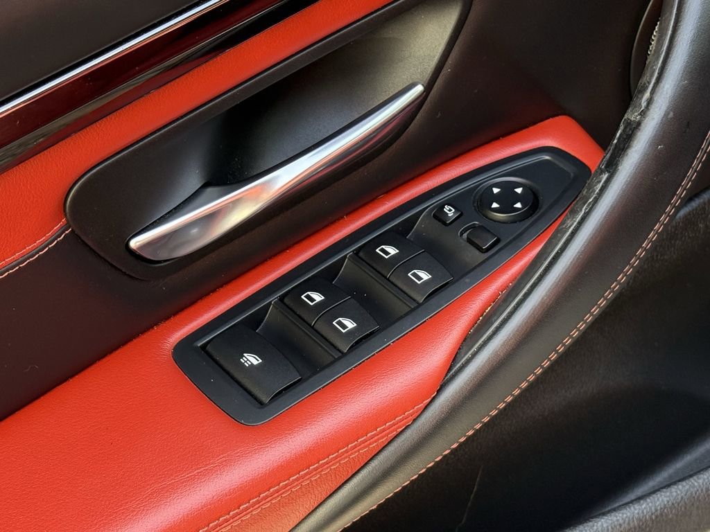 Used 2017 BMW M4 Convertible image 19