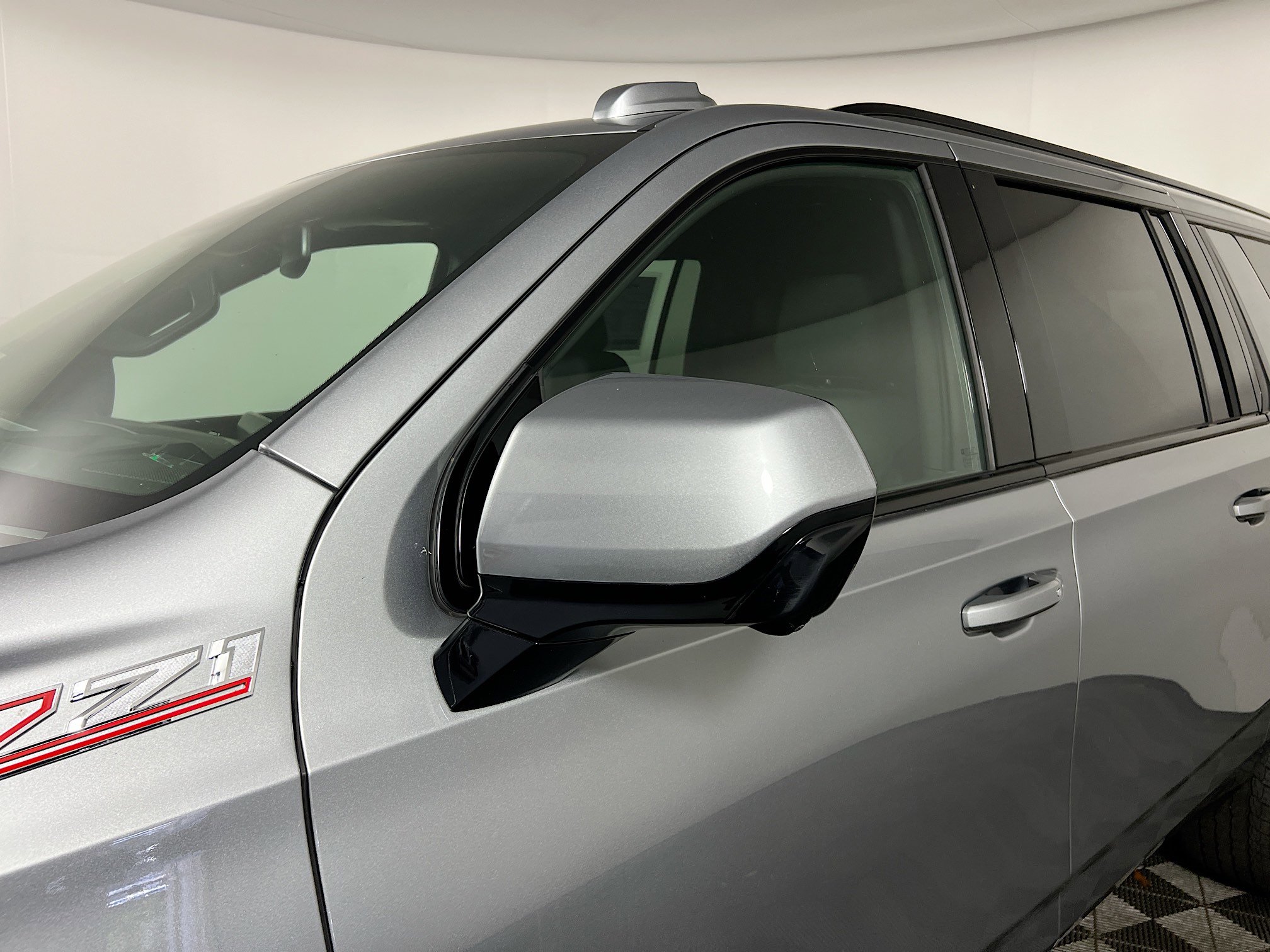 Used 2025 Chevrolet Suburban Z71 image 12