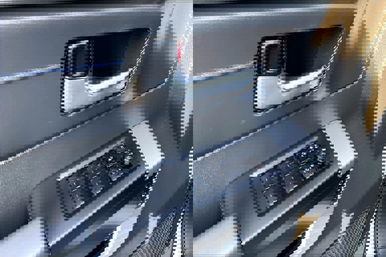 Certified 2025 Toyota Sequoia Platinum image 32