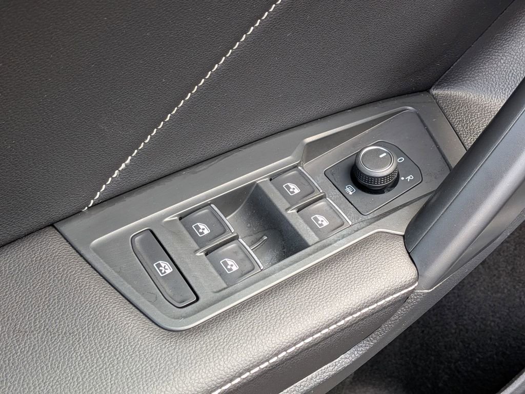 Used 2024 Volkswagen Tiguan SE R-Line AWD/4WD image 13