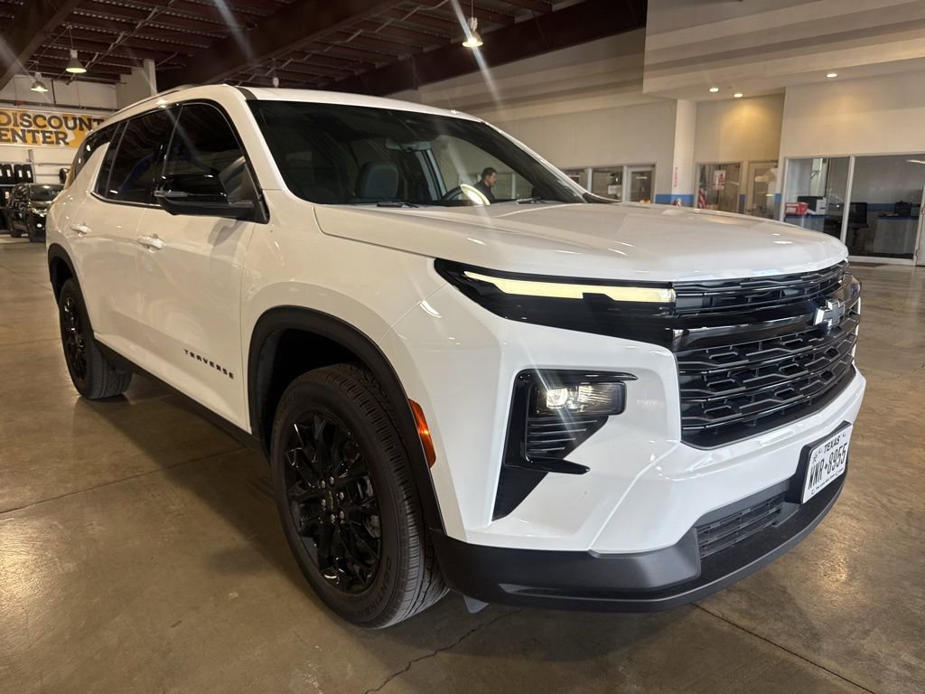 Used 2025 Chevrolet Traverse LT w/ Midnight/Sport Edition image 3