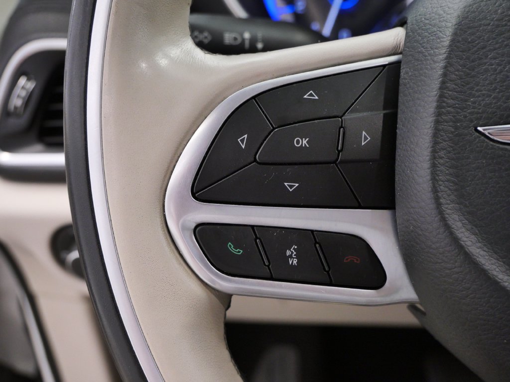 Used 2020 Chrysler Pacifica Limited FWD image 22