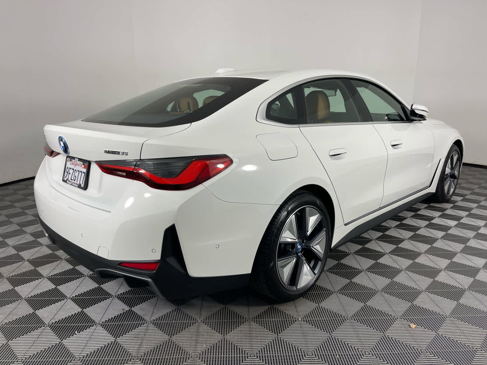 Certified 2023 BMW i4 eDrive35 image 3
