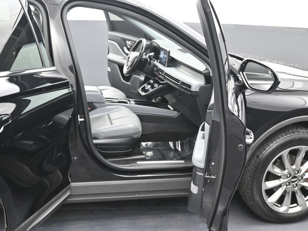 Used 2022 Lincoln Corsair AWD w/ Premium Package image 9