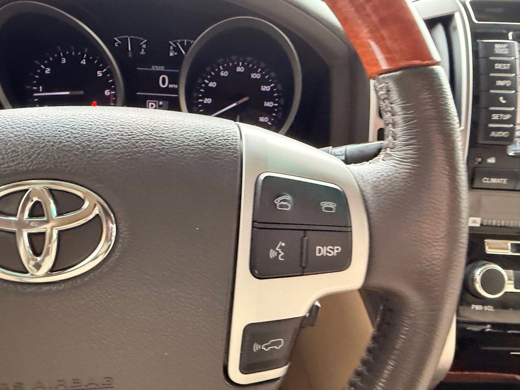 Used 2015 Toyota Land Cruiser image 23