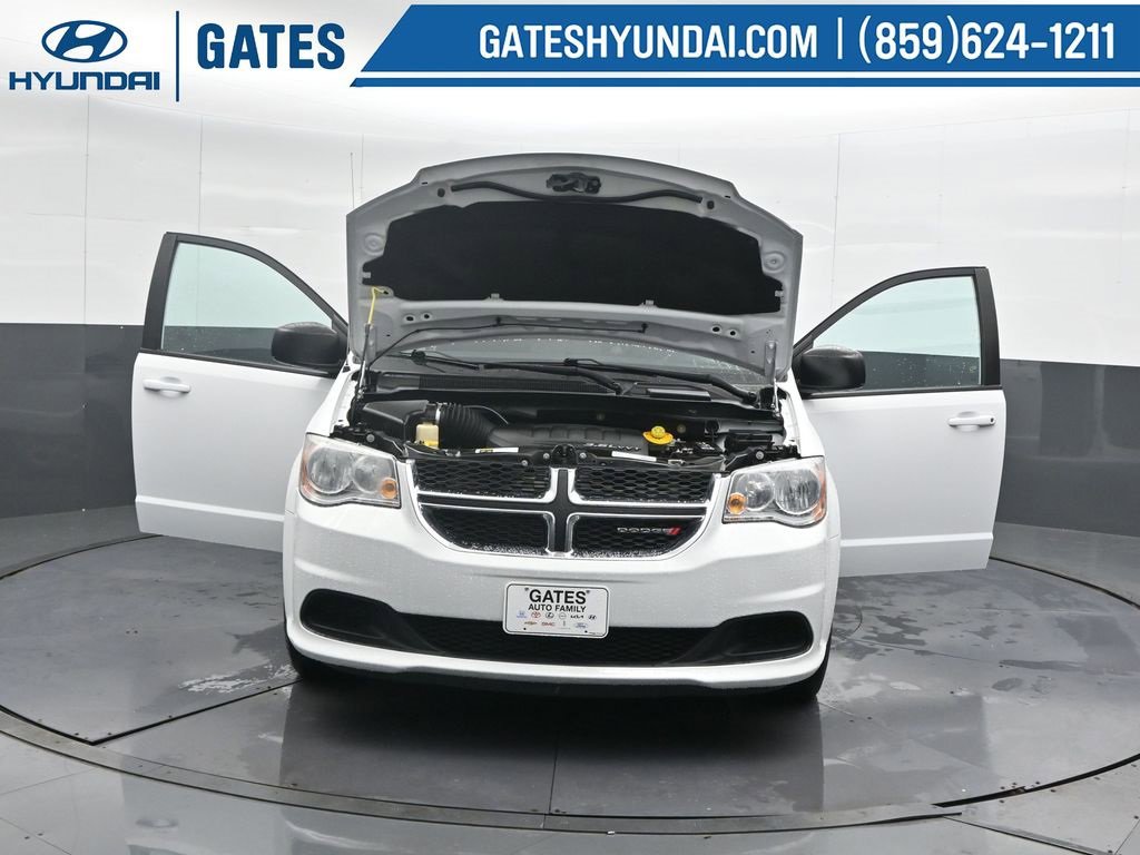 Used 2018 Dodge Grand Caravan SE w/ UConnect Hands-Free Group image 13